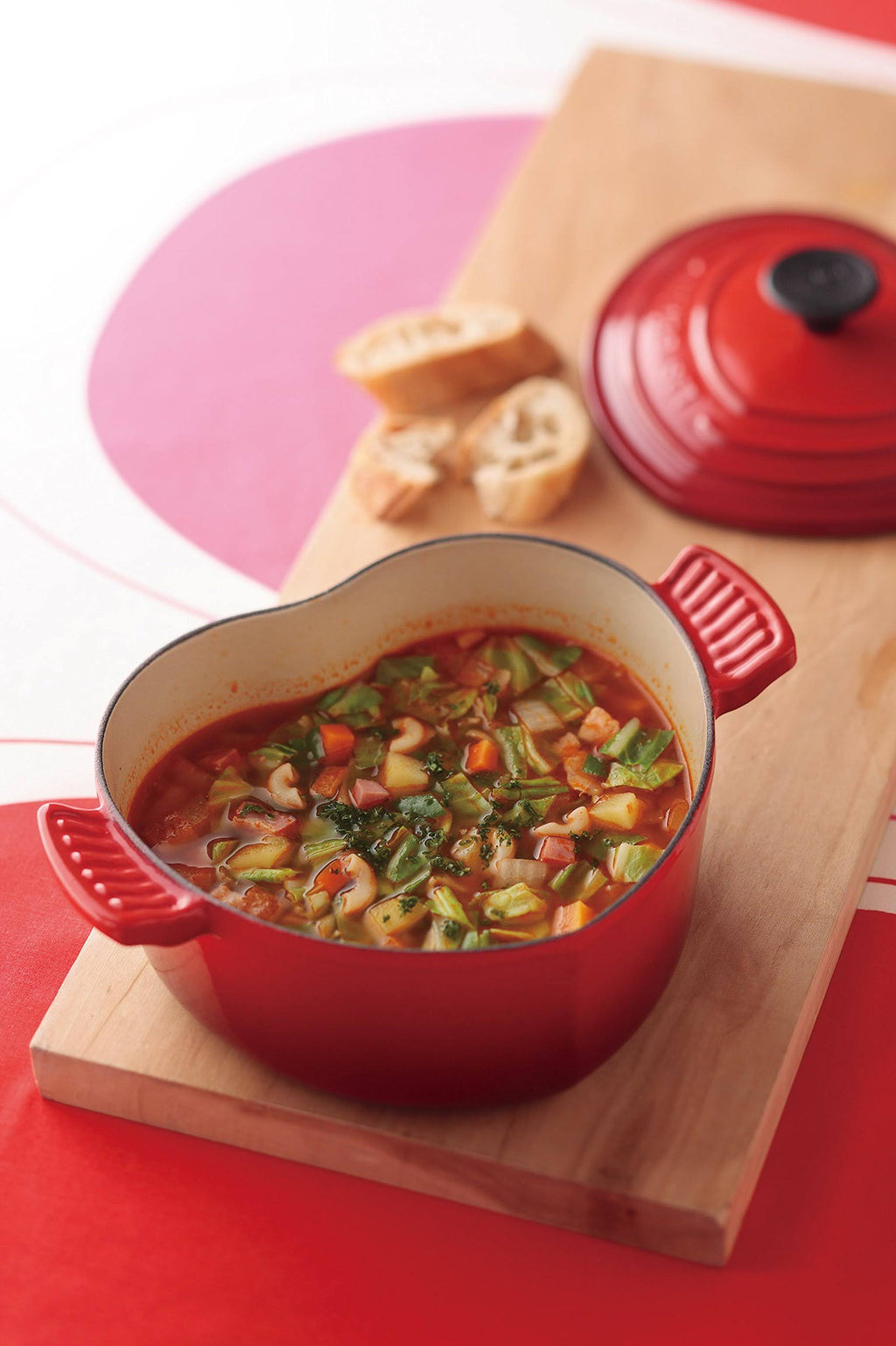 Red Enameled Cast-Iron 2-Quart Heart Casserole Q895