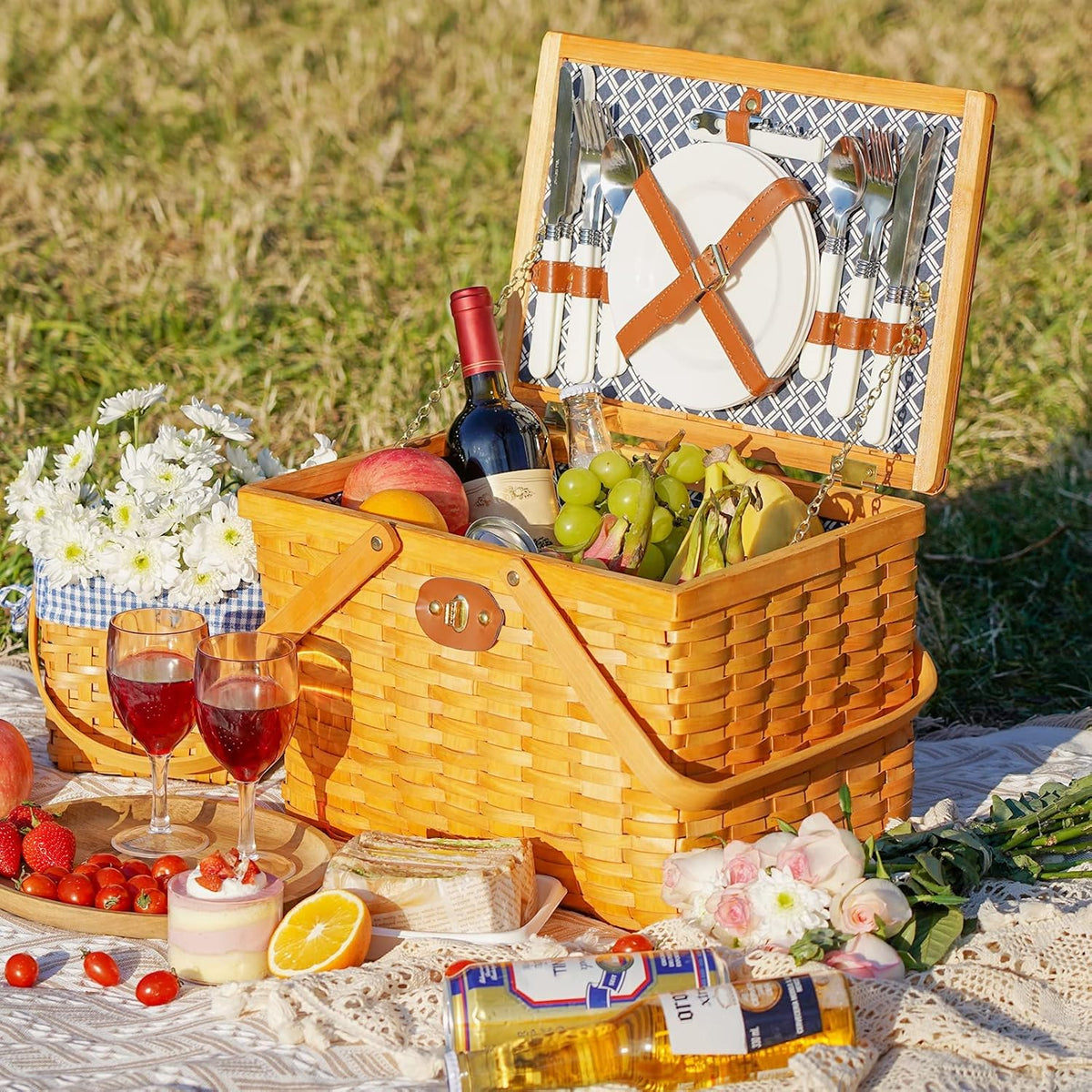 Picnic Basket Set for 4 Person Woodchip Basket with Handles Z22772
